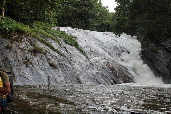 Dhoni Waterfalls