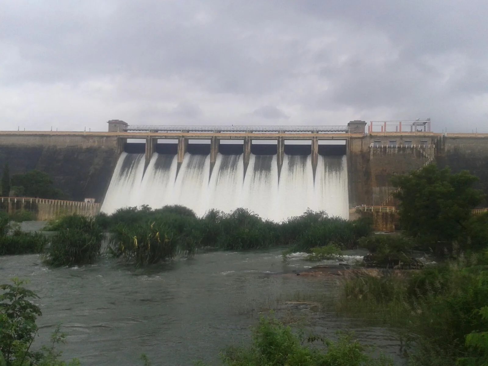 Manimuthar Waterfalls Tirunelveli