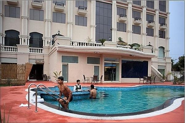 Hotel Eqbal Inn