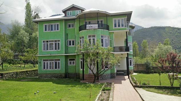 Calm Holiday Inn Srinagar