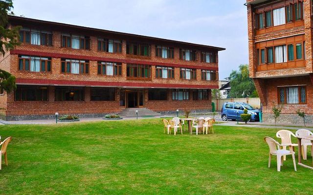 Hotel Brown Palace Srinagar