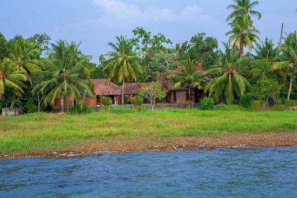 Vinca Lake House Kumarakom